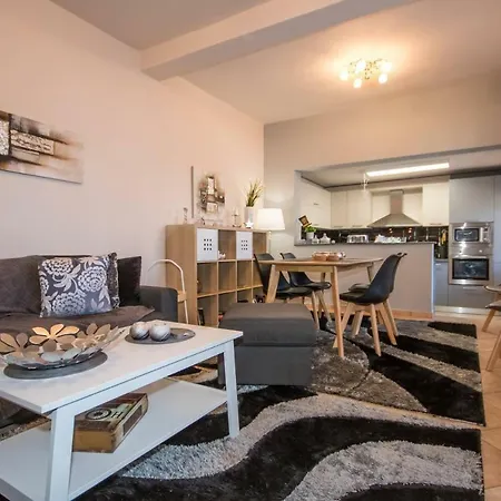 Volos Home Apartamento *